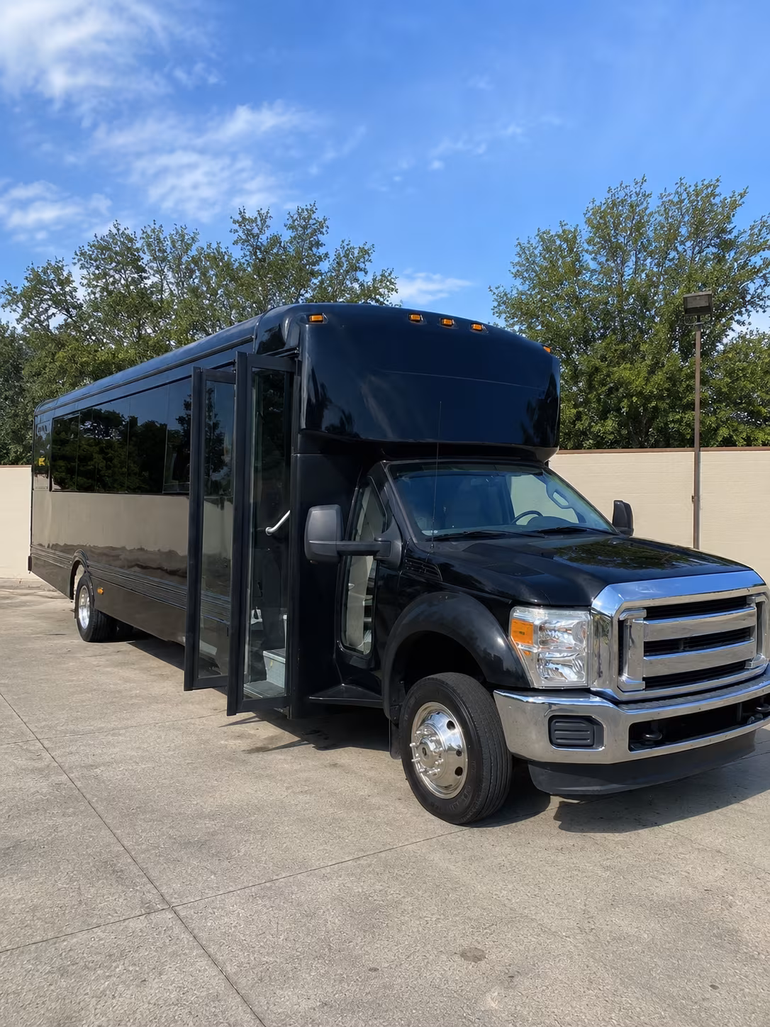 greenwich 20 passenger party bus